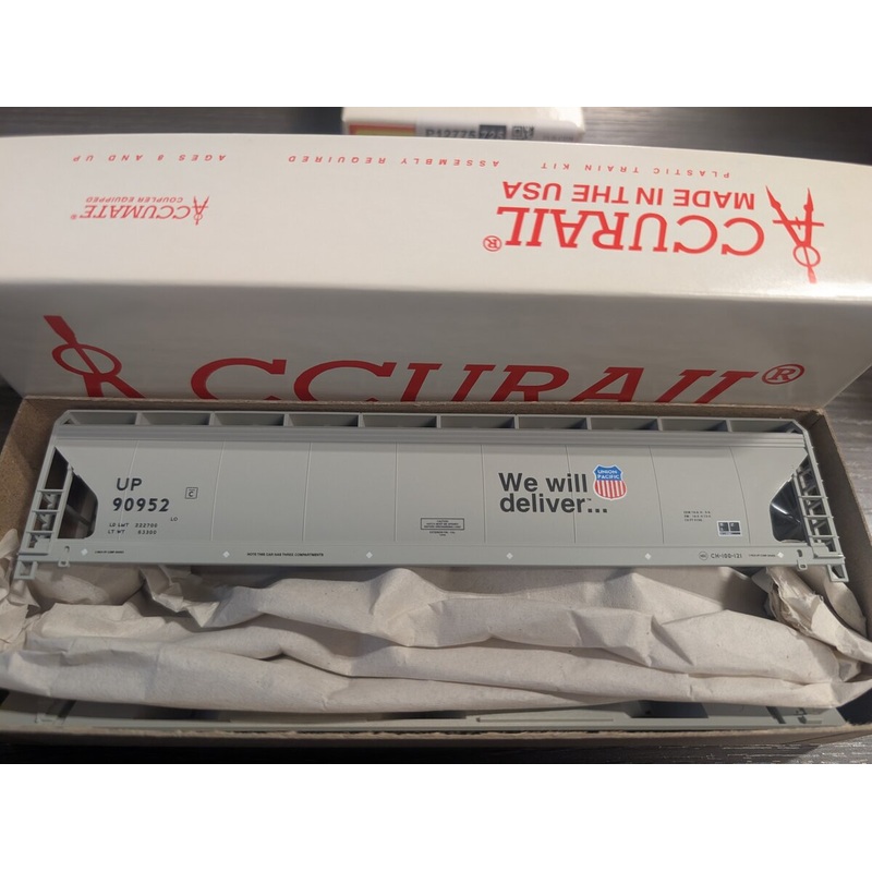 Accurail 42005 HO Union Pacific ACF 3-Bay Covered Hopper #90952 Kit