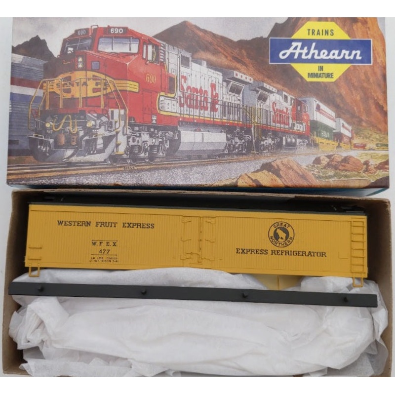 Athearn 05353 HO Western Fruit Express/Great Northern 50′ Express Reefer Car Kit