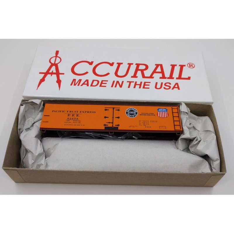 Accurail 4833 HO Pacific Fruit Express 40′ Wood reefer Boxcar Kit #92658