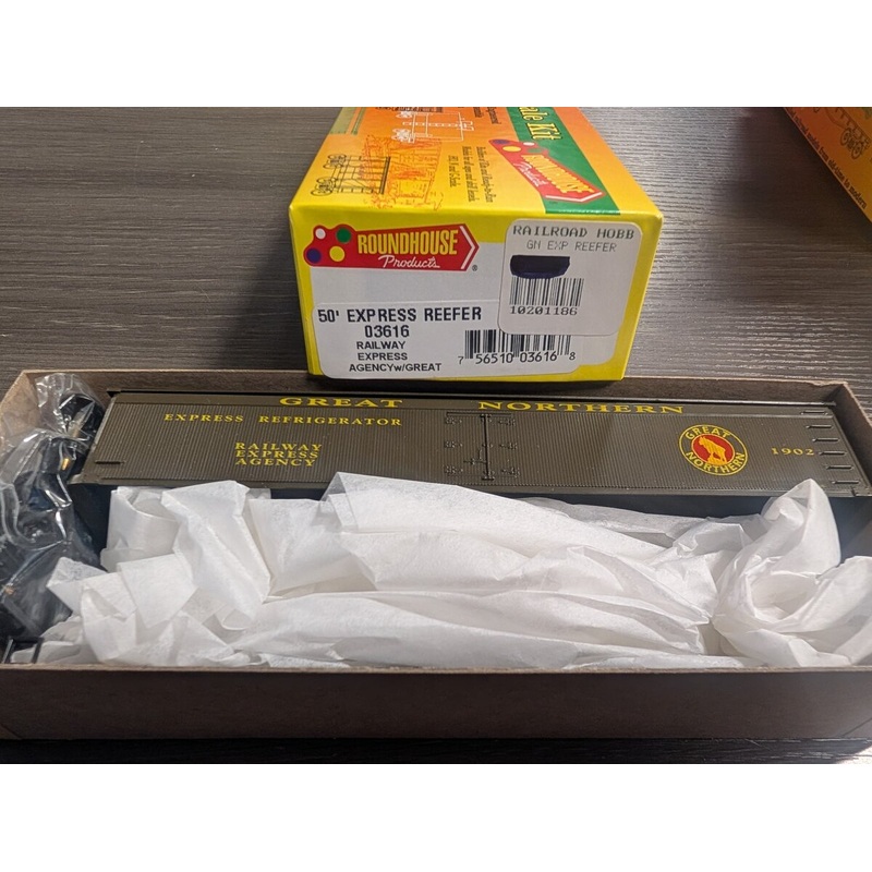 Roundhouse 03616 HO REA Great Northern 50′ Express Reefer #1902 Kit