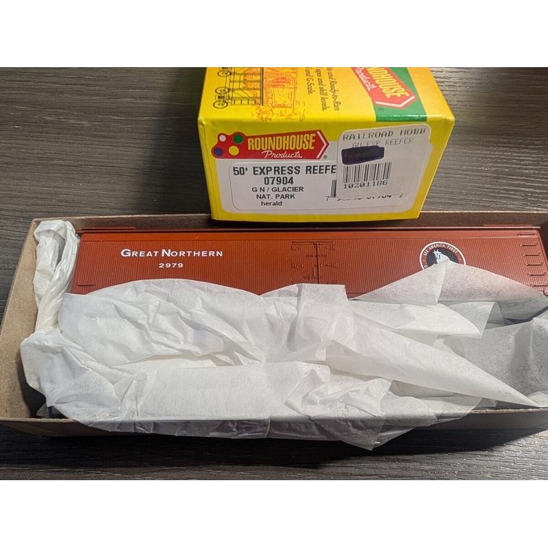 Roundhouse 07904 HO Great Northern Glacier Nat. Park 50′ Express Reefer #2979