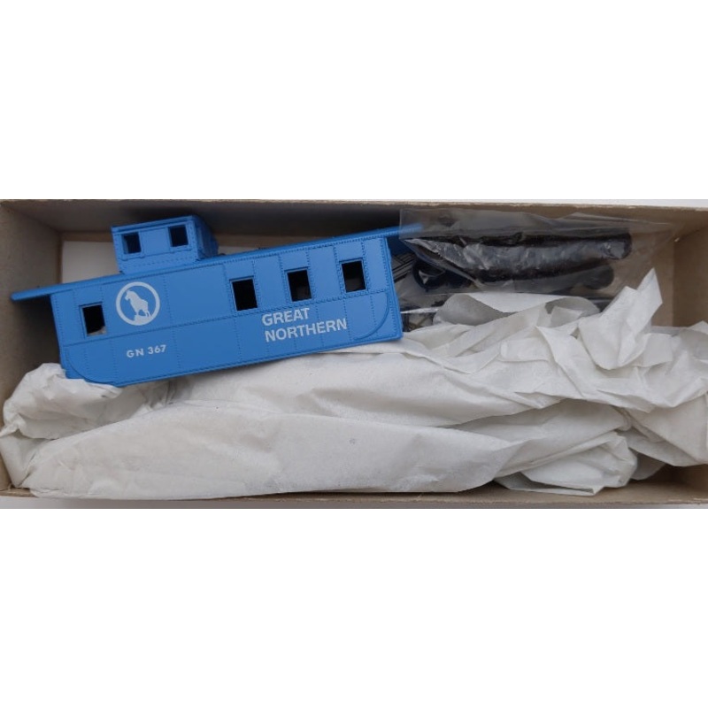 Roundhouse 3484 HO Scale Great Northern Caboose Kit