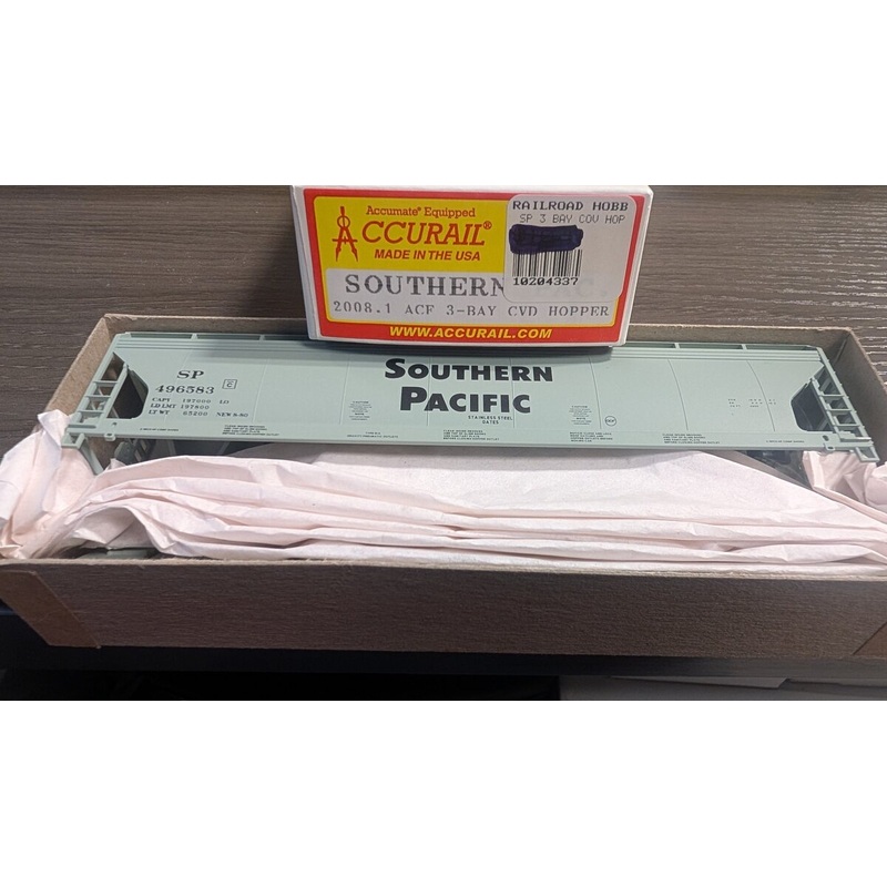 Accurail 2008.1 HO Southern Pacific ACF 3-Bay Covered Hopper #496583 Kit