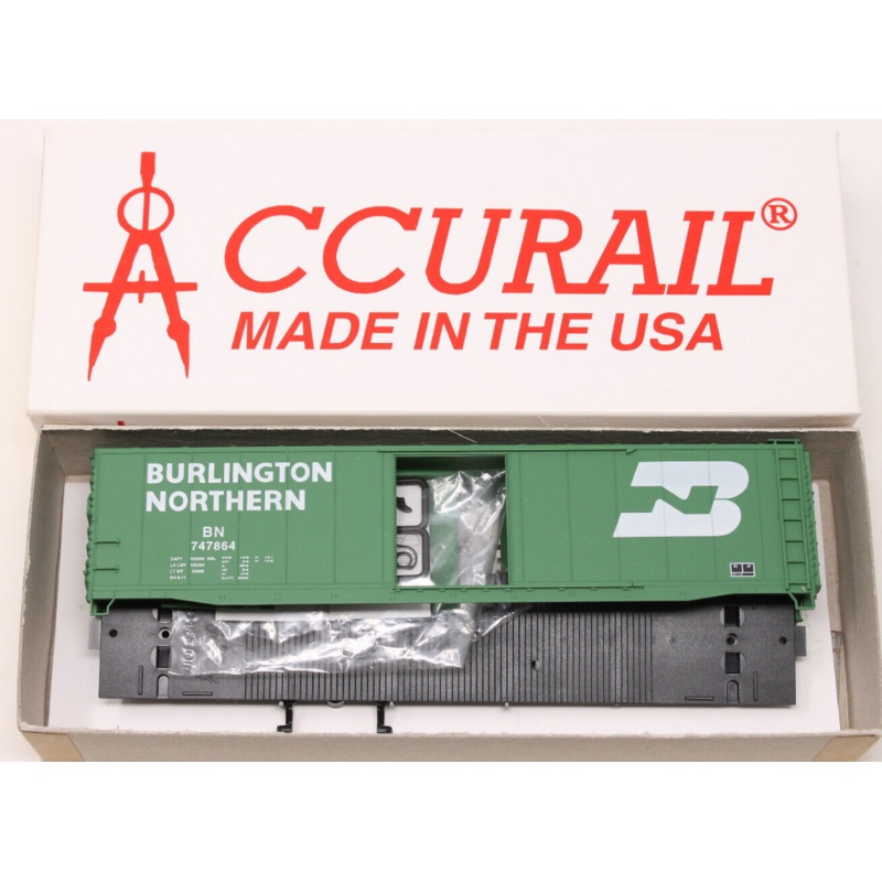 Accurail 5104 HO Burlington Northern 50′ Plug Door Boxcar #747864 Kit
