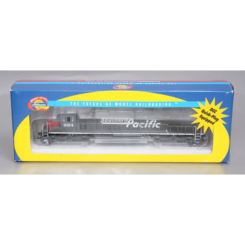 Athearn 91615 HO Scale Southern Pacific EMD SD45T-2 Diesel Locomotive #9194 LN/Box