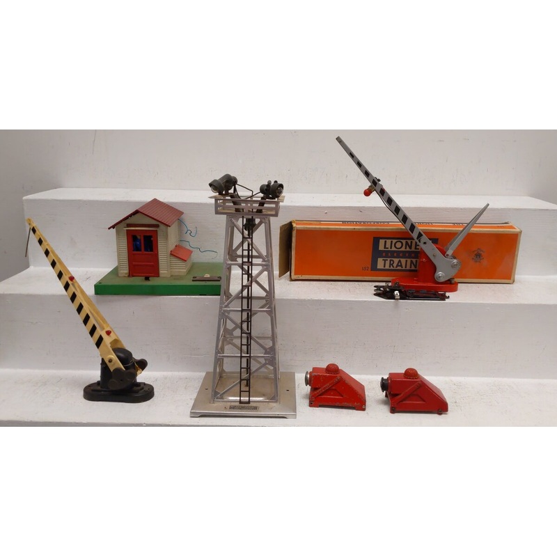 Lionel Vintage O Towers, Crossings & Accessories: 395, 260, 252, 152, 45 [6]