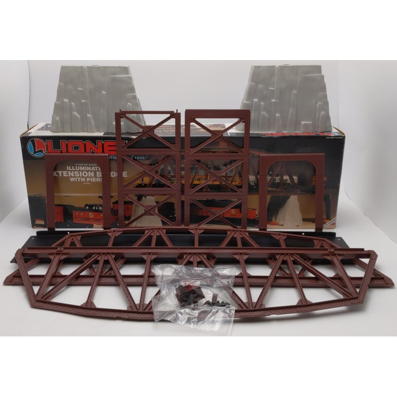 Lionel 6-12721 Illuminated Extension Bridge w/ Rock Piers EX/Box