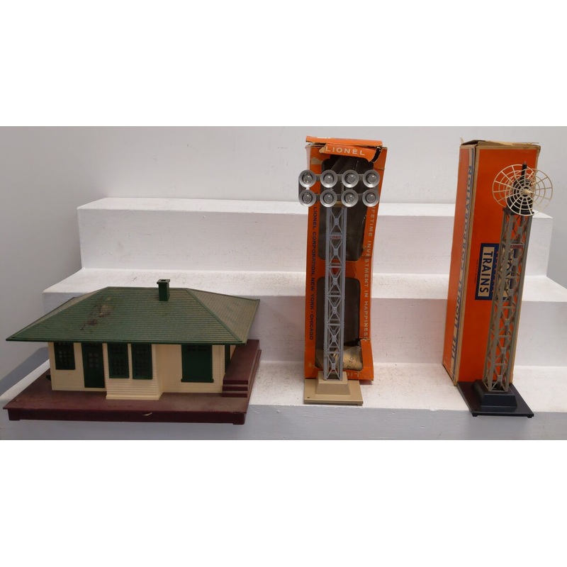 Lionel Vintage O 199 Microwave Tower, 195 Floodlight, & 133 Station [3] VG