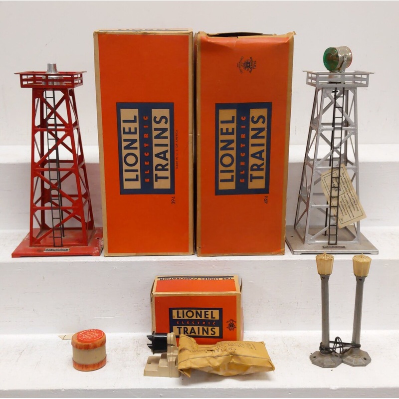 Lionel Vintage O Assorted Towers, Lampposts, and Signal [5] VG