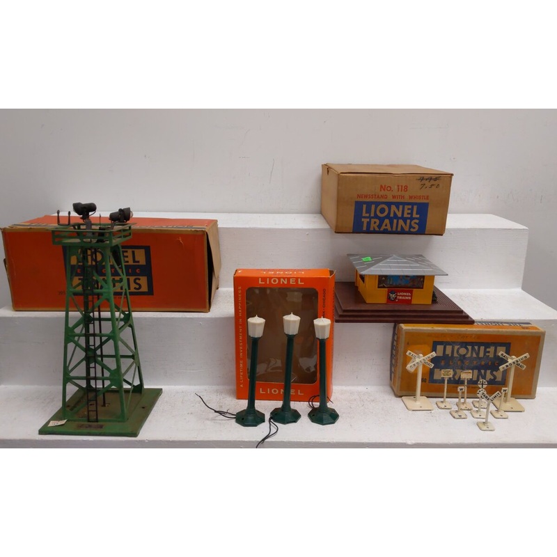 Lionel Vintage O Towers & Accessories: 308, 395, 76, 118 [4]/Box