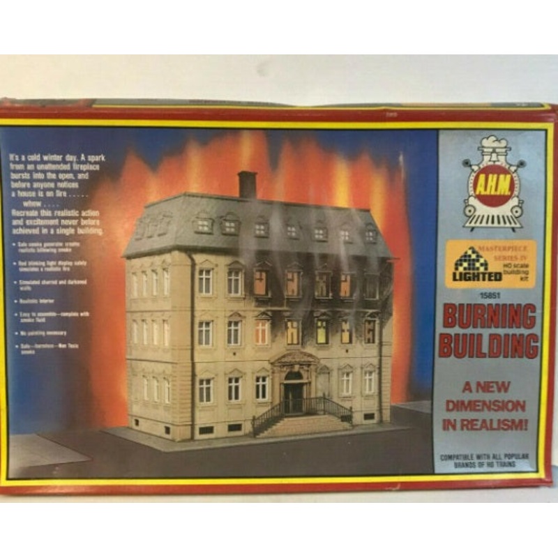 AHM 15851 HO Builning Building Lighted Kit NIB