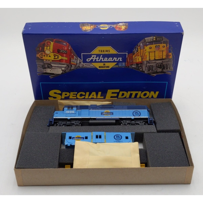 Athearn 2212 HO GP38-2 Diesel Locomotive & Caboose Special Edition Kit LN/Box