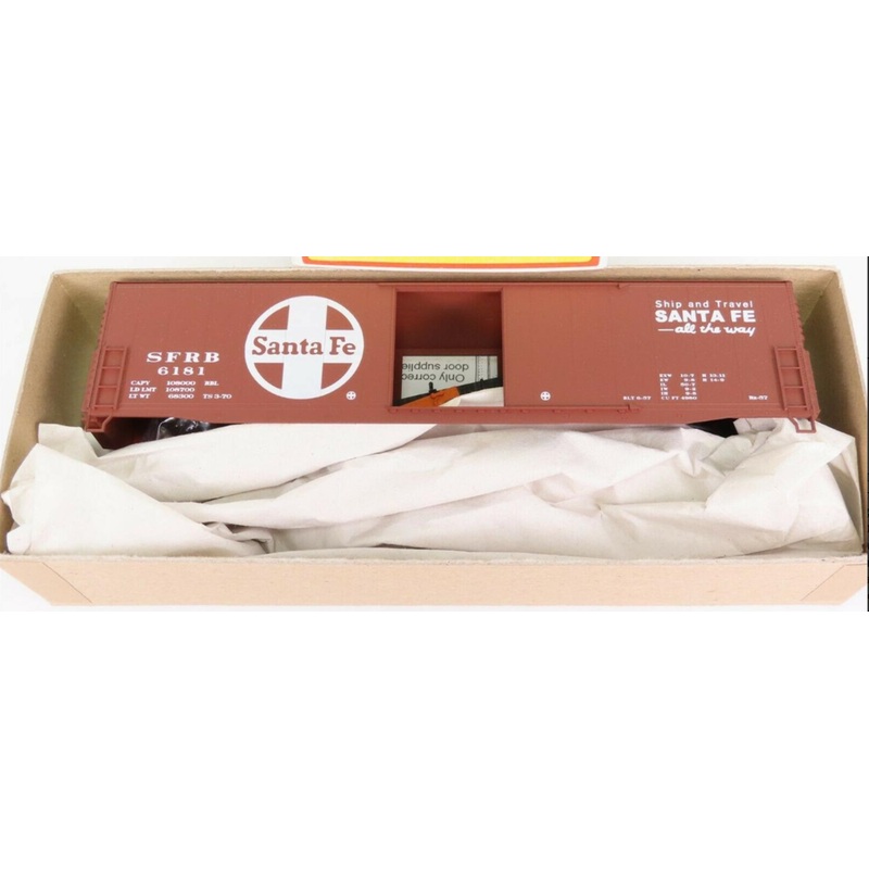Accurail 5801 HO ATSF 50′ Welded Plug Door Boxcar #6181 Kit