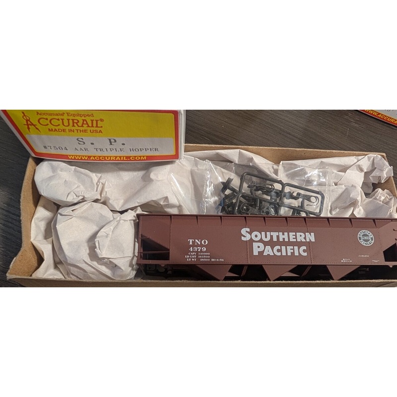 Accurail 7504 HO Southern Pacific AAR Triple Hopper #4379 Kit