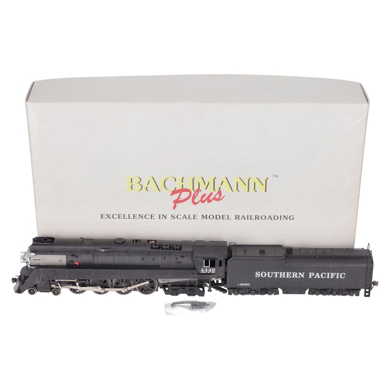 Bachmann 11322 HO Southern Pacific War Baby 4-8-4 Steam Loco & Tender #4446 EX/Box