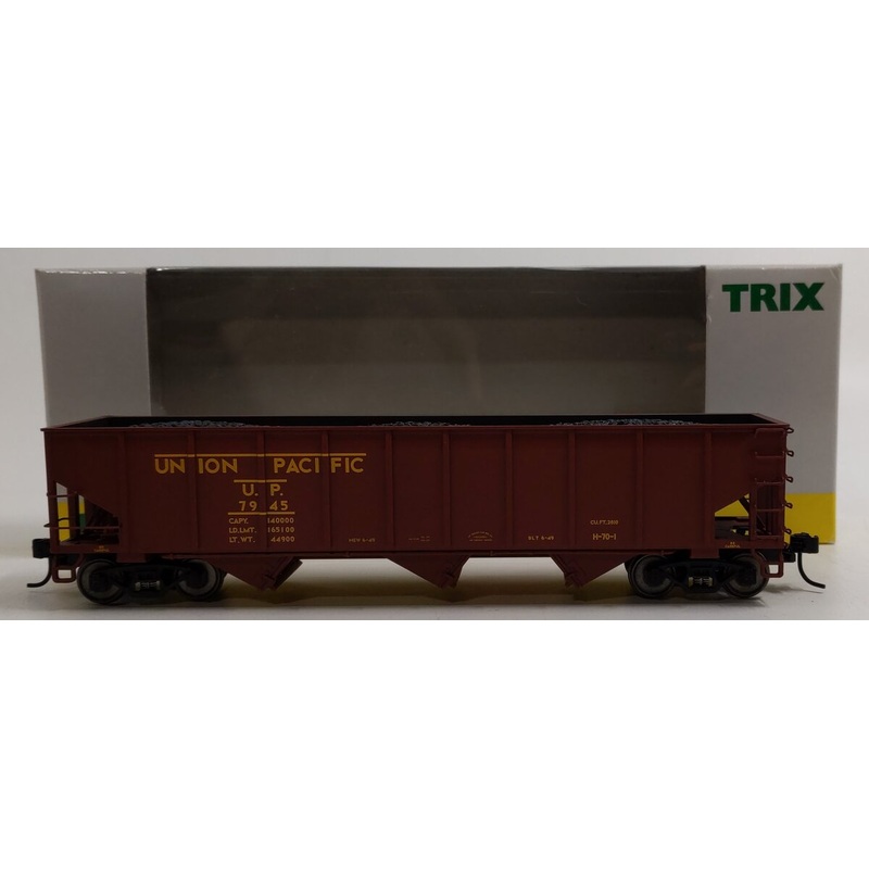 Trix 24902-17 HO Scale Union Pacific 3-Bay Hopper w/Coal Load #7945 LN/Box