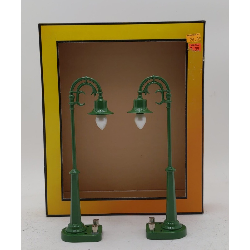 MTH 1056 #58 O Scale Cream Die-Cast Street Lamp Set EX/Box
