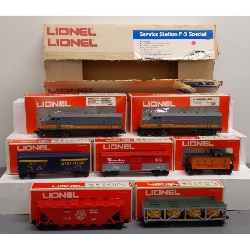 Lionel 6-1579 O Milwaukee Road Service Station Special Set EX/Box