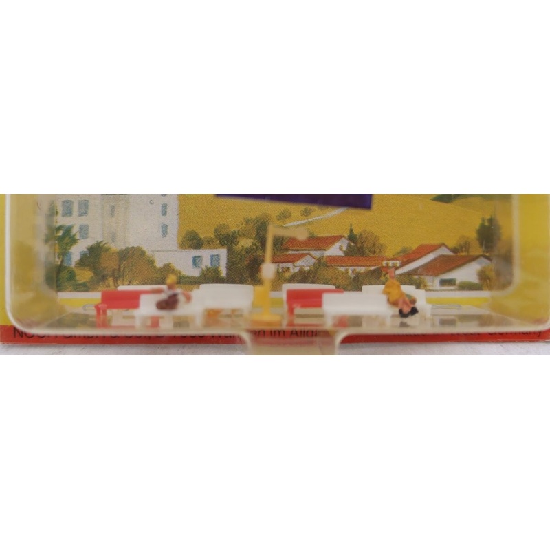 Noch 4320 Z Scale Bus Station Benches W/2 Seated Passengers & a Bus Stop Set