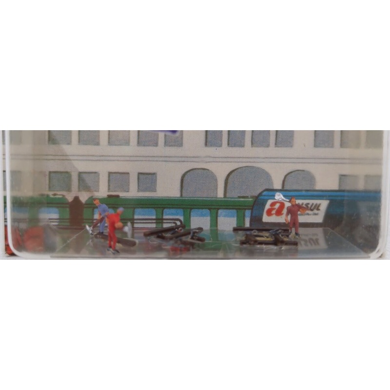 Noch 4335 Z Scale Railroad Repair Tie Workers Scene