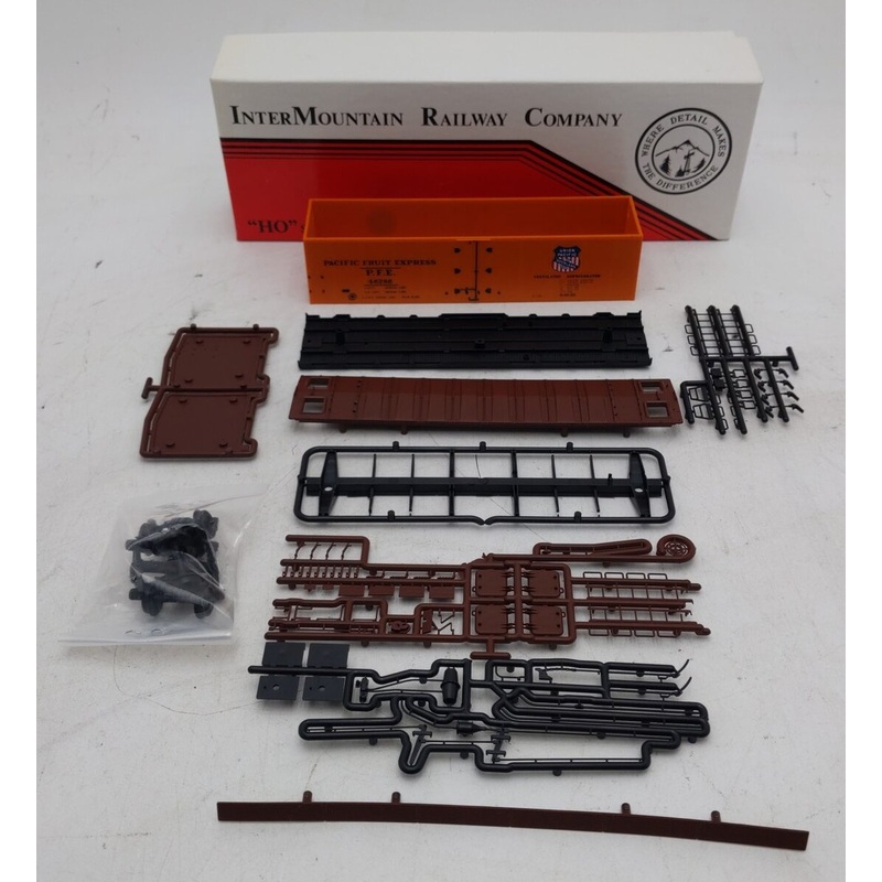 InterMountain HO 40509-02 PFE Steel Ice Bunker Reefer Kit #46286 EX/Box