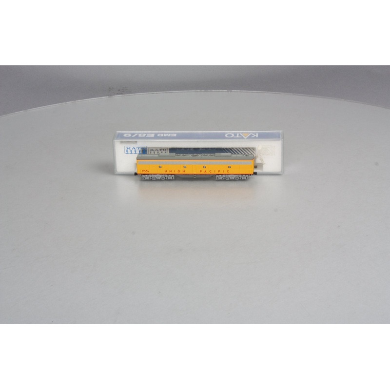 Kato 176-294 N Scale Union Pacific Powered E8/9B Diesel Locomotive #935B LN/Box