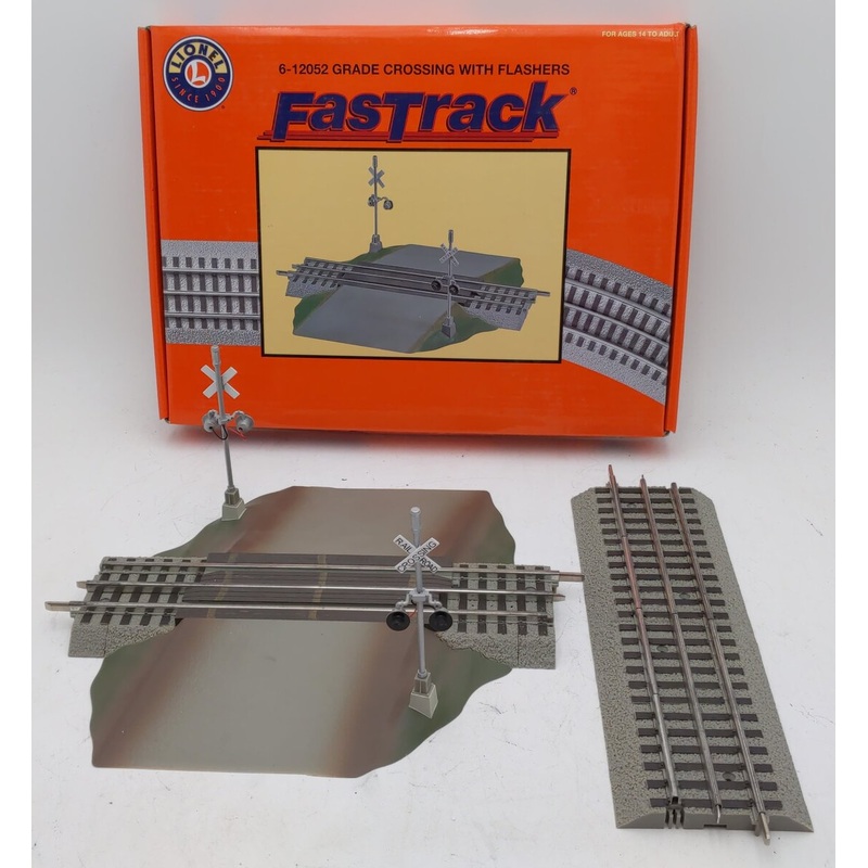 Lionel 6-12052 O Gauge FasTrack Grade Crossing With Flashers LN/Box